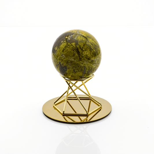 Grüner Opal Kugel mit goldenen Kugelständer #3 - Kristallwald
